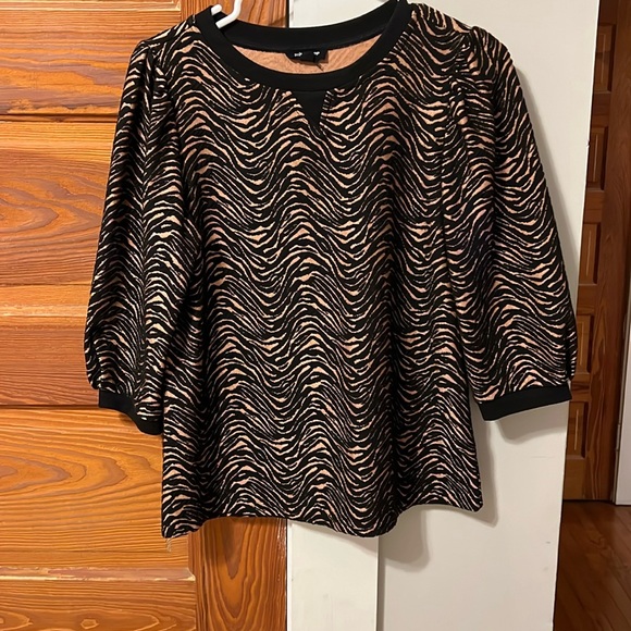 Short sleeve animal print top - Picture 1 of 2